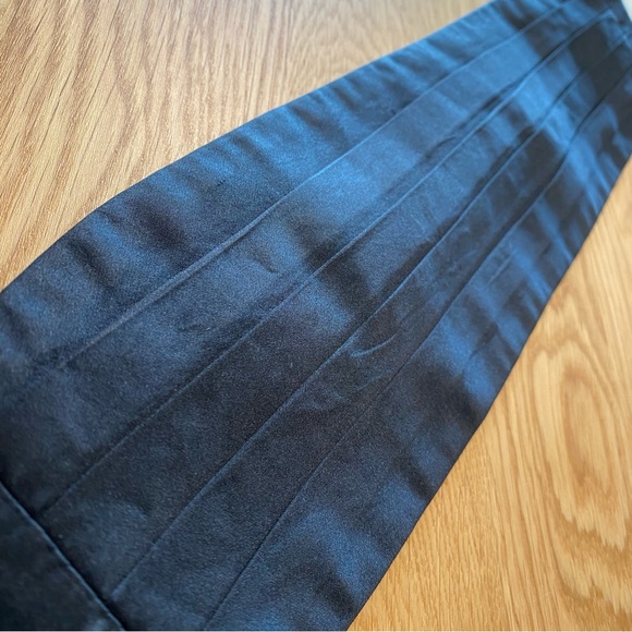 Men's Black Cummerbund Tuxedo Belt OS Pleated Adjustable Buckle Silky - Picture 2 of 6